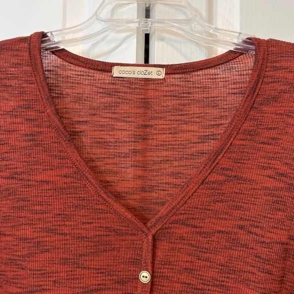 Coco’s Clozet Burnt Red w/ Black Tie-Front Button Top - Size Large - Picture 5 of 11